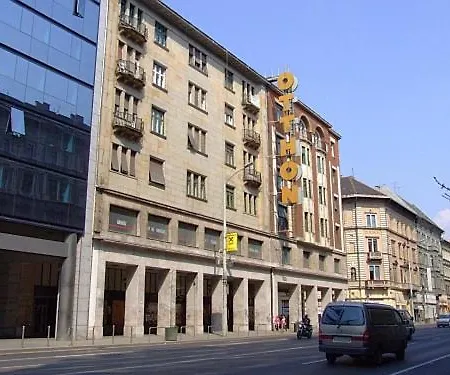 Rakoczi 1274 - 1 Free Parking - Self Check-in *